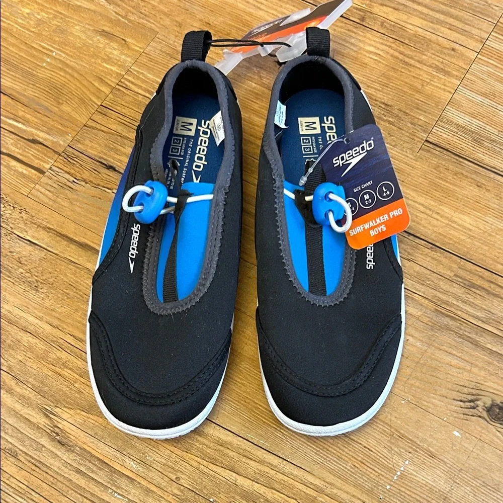 Speedo Black and Blue Aquatic Shoes Youth Medium NWT